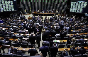 Câmara conclui votação da reforma política em primeiro turno