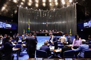 CAE do Senado vota projeto que impõe limites ao endividamento da União