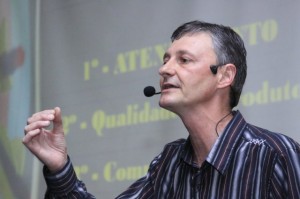 Fabio Fiel fala no Seminário Nacional de Gestão Pública sobre motivação no mandato