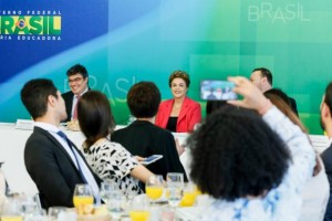 Dilma diz que Brasil vai ter que encarar a reforma da Previdência