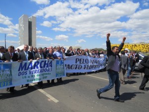 Bandeiraço do municipalismo e caminhada acontece no primeiro dia da Marcha