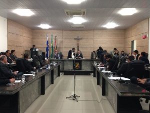 Justiça decide manter salários de vereadores de Caruaru em R$ 15 mil