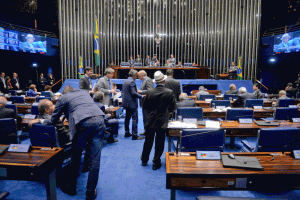 Senado aprova voto distrital misto para eleição de 2020