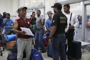Venezuelanos começam a deixar Roraima e são abrigados em São Paulo e Cuiabá