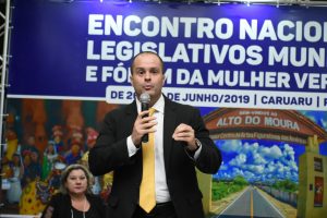 Atualização da Lei Orgânica Municipal foi o tema do advogado Danilo Falcão em Caruaru-PE