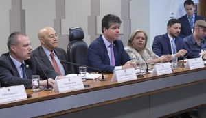 Congresso Nacional avança no debate sobre criação do Médicos pelo Brasil