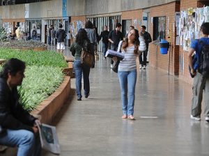 Maioria das universidades federais rejeita programa do MEC