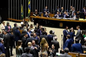 Congresso mantém veto à propaganda partidária em TV e rádio