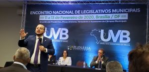 Eduardo Requião debate sobre os Princípios da Administração Pública.