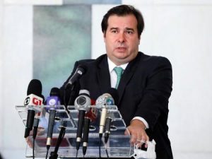 Mandetta deixa ‘legado’, diz Maia; parlamentares e governadores lamentam demissão de ministro