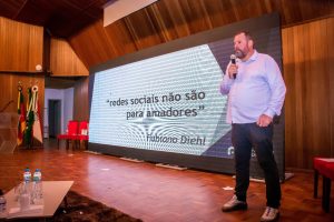 Gestão Conectada com o jornalista e social media Fabiano Diehl