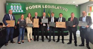 Vereadores de Bonito/PE recebem equipamentos para utilização de sistema eletrônico