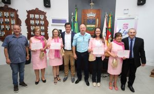 Encantado/RS-Legislativo presta homenagem ás integrantes da Liga Feminina