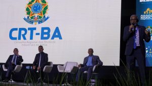 Presidente do CRT-BA ministra palestra para mais de 5 mil vereadores, em Brasília