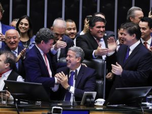 Câmara dos Deputados aprova Reforma Tributária em dois turnos