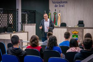 Câmara municipal de Iraí/RS recebe visita de alunos do Visconde de Taunay