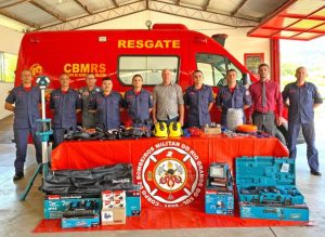 Bombeiros recebem R$ 50.000,00 em equipamentos da campanha “UVB Solidária