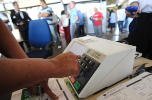 Quatro senadores disputam eleições municipais em outubro