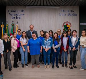 Alunos do Visconde de Taunay visitam a sede do Poder Legislativo de Iraí/RS