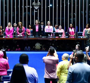 Outubro Rosa: sessão especial expõe desafios e avanços no tratamento de câncer de mama